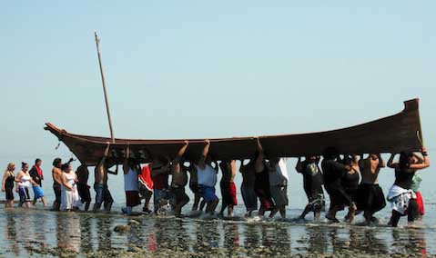 Coast Salish Canoe Journey 2009 landing in Pillar Point. Photo: Carol Reiss, USGS