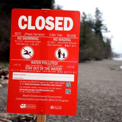 Beach closed sign. Photo: Washington Department of Ecology