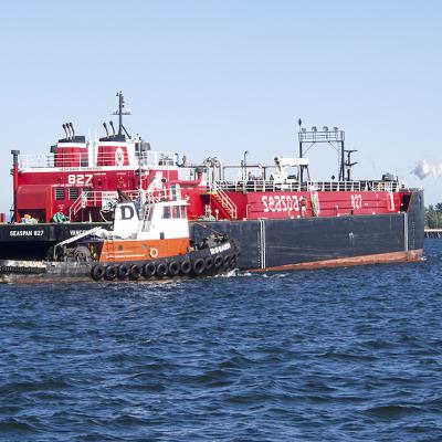 Oil barge, SEASPAN 827, in Fildalgo Bay with tug boat, Rosario. Photo: DanaStyber (CC BY-ND 2.0) https://flic.kr/p/f2SYAB