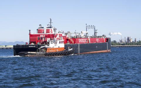 Oil barge, SEASPAN 827, in Fildalgo Bay with tug boat, Rosario. Photo: DanaStyber (CC BY-ND 2.0) https://flic.kr/p/f2SYAB