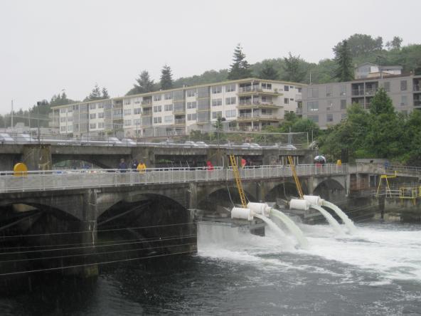 Four smolt flumes are installed in spillways each spring to aid juvenile salmon and steelhead passage. Photo: TheGirlsNY (CC BY-SA 2.0) https://www.flickr.com/photos/thegirlsny/4745899374